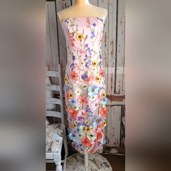 VENUS Dresses & Skirts - Venus NWT strapless dress